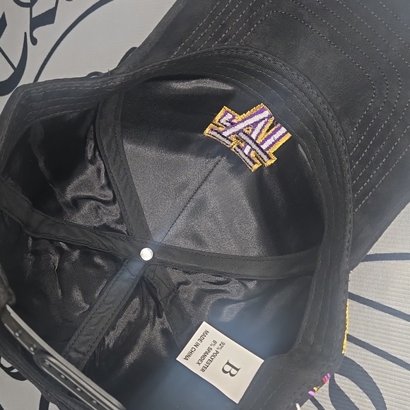 LA (Lakers Color) - Picture 3 of 3